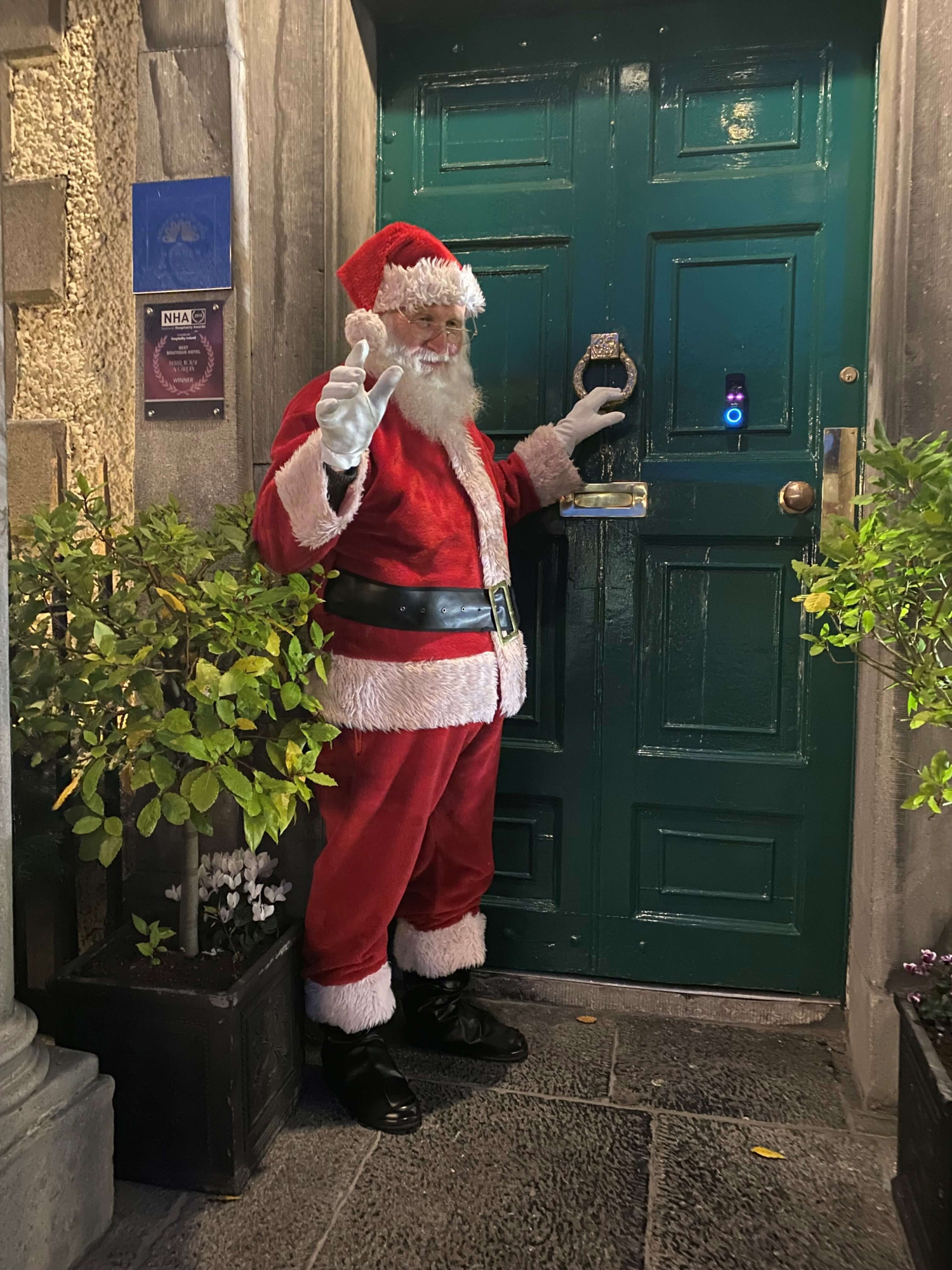 santa at the front door web